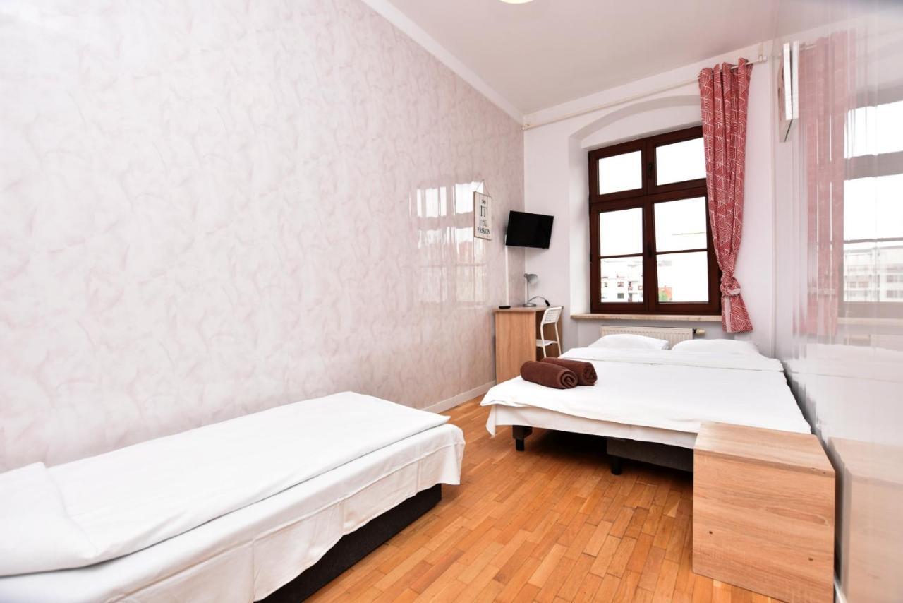 City Central Hostel - Pokoje Prywatne Wrocław Exteriör bild